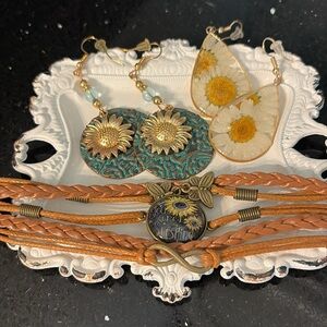 BOHO BUNDLE (2 PR) Sunflower Daisy Turquoise Earrings, Vegan Leather Bracelet
